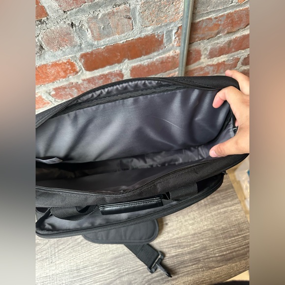 Targus Classic Slim Laptop Briefcase Black Polyester - Picture 4 of 7